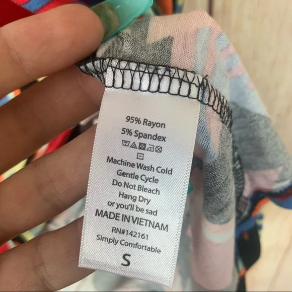 NWT LuLaRoe Small Irma Colorful Triangles - Picture 6 of 9
